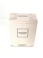 Load image into Gallery viewer, This oriental floral fragrance possesses a blend of bergamot tuber jasmine african orange flower tuberose wild strawberry virginia cedar amber and vanilla.